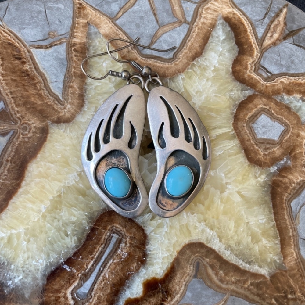 Turquoise Native American bear claw earrings. - Picture 5 of 8
